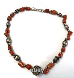 7.780 Antique necklace, silver, natural coral