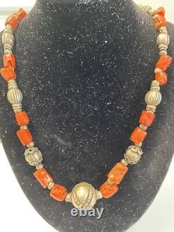 7.780 Antique necklace, silver, natural coral