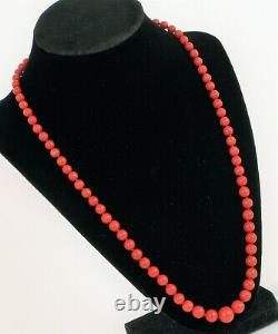 Fine Beautiful 18k Yellow Gold Clasp Red Oxblood Coral Graduated Bead Necklace