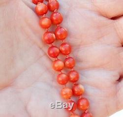 VINTAGE 14K HAND KNOTTED NATURAL MOMO CORAL GRADUATED BEAD 27 INCH NECKLACE 29 g