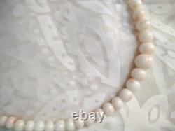 Vintage 14crt Gold /Diamond Angel Skin Coral Necklace 18 inches long Fine estat