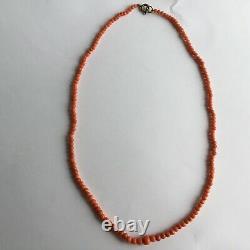 Vintage graduated undyed coral bead necklace. Approx. 45cm long. Good colour